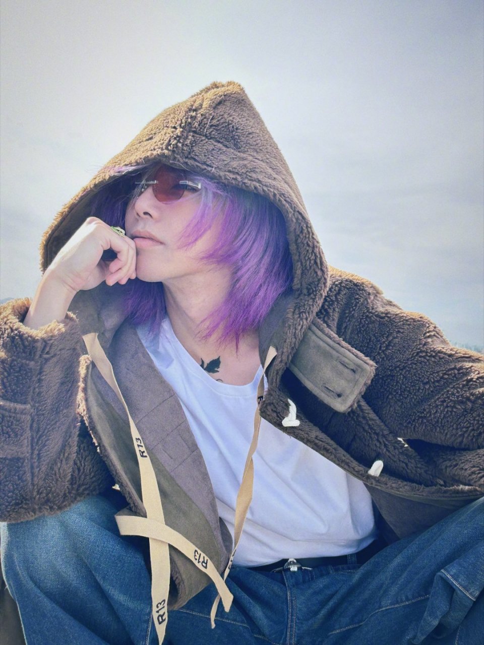 华晨宇发色银紫渐变华晨宇发色好酷华晨宇新发色是银紫渐变诶,好二