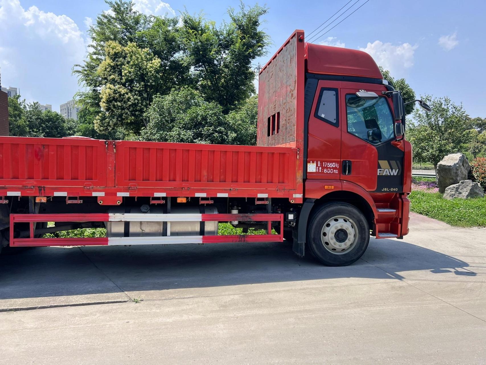 精品二手车:解放j6l六米八平板,大柴6缸240,1年10个月.