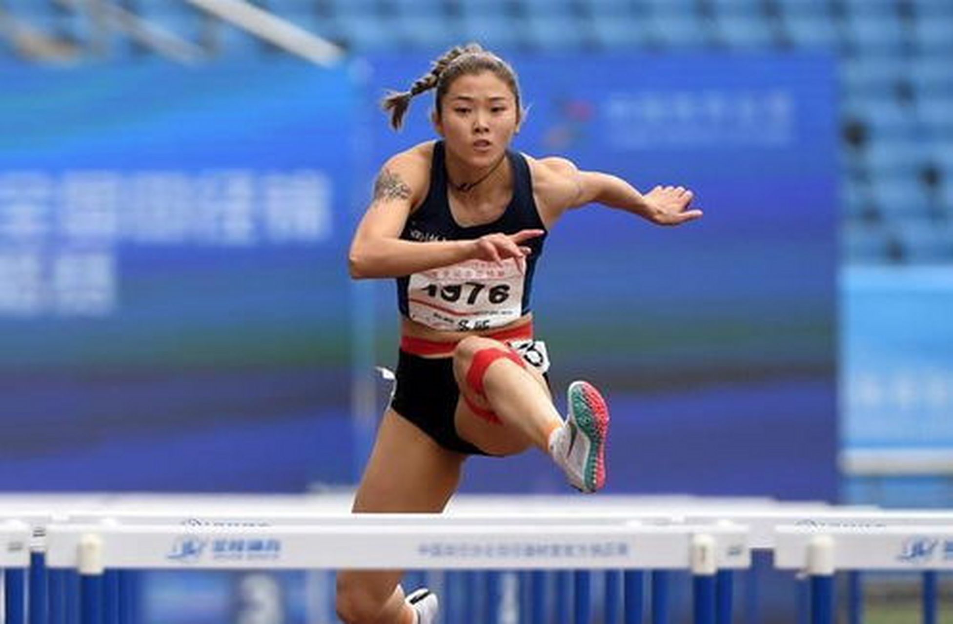 吴艳妮女子100米栏预赛组第一# 川籍运动员吴艳妮以12.