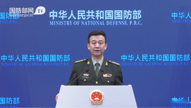 中国人民解放军南部战区司令员王秀斌与应邀来访的法军太平洋海区司令
