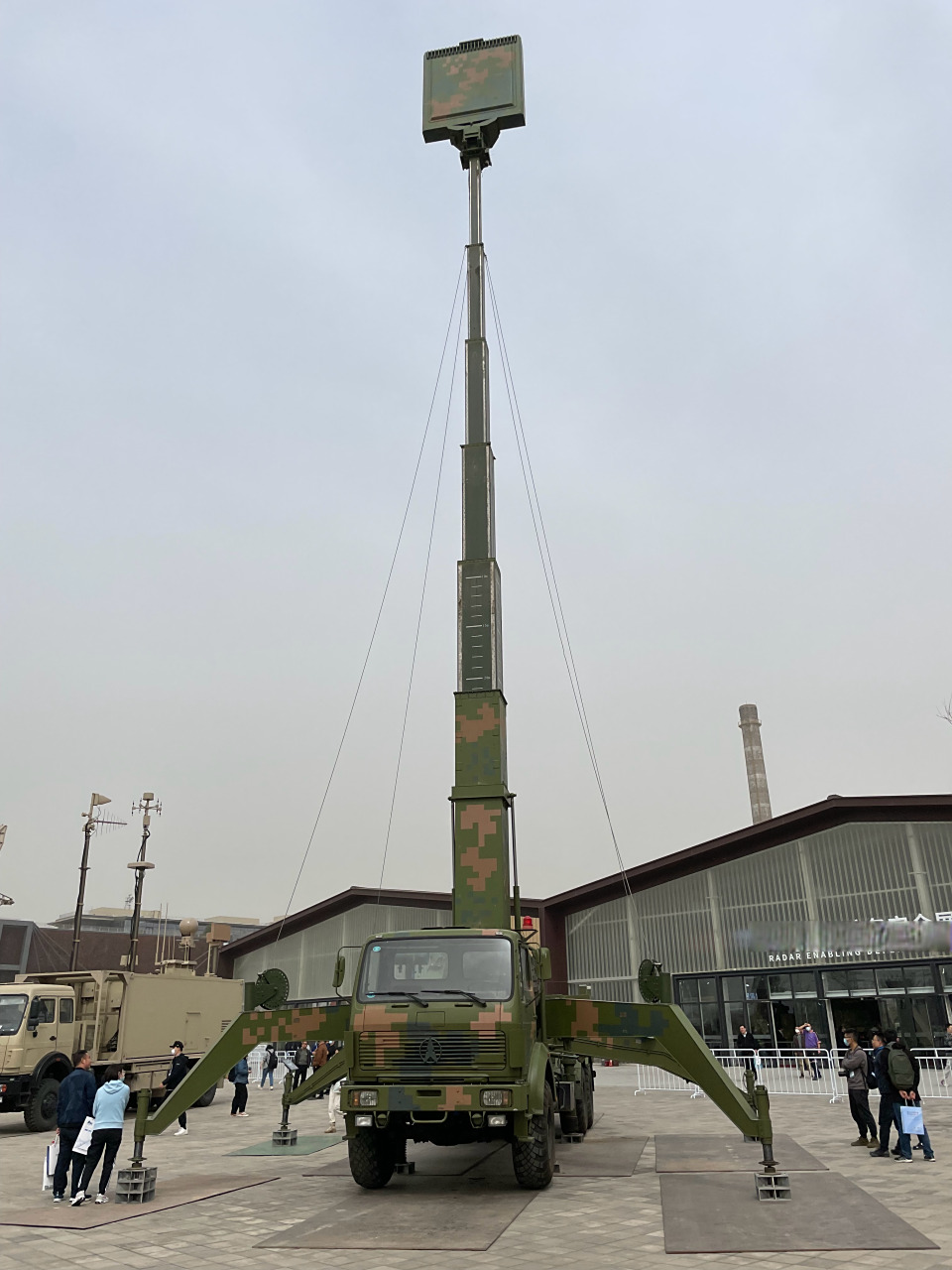 本届#世界雷达博览会# 的"巨人"——ylc-12 型c波段中低空多功能雷达