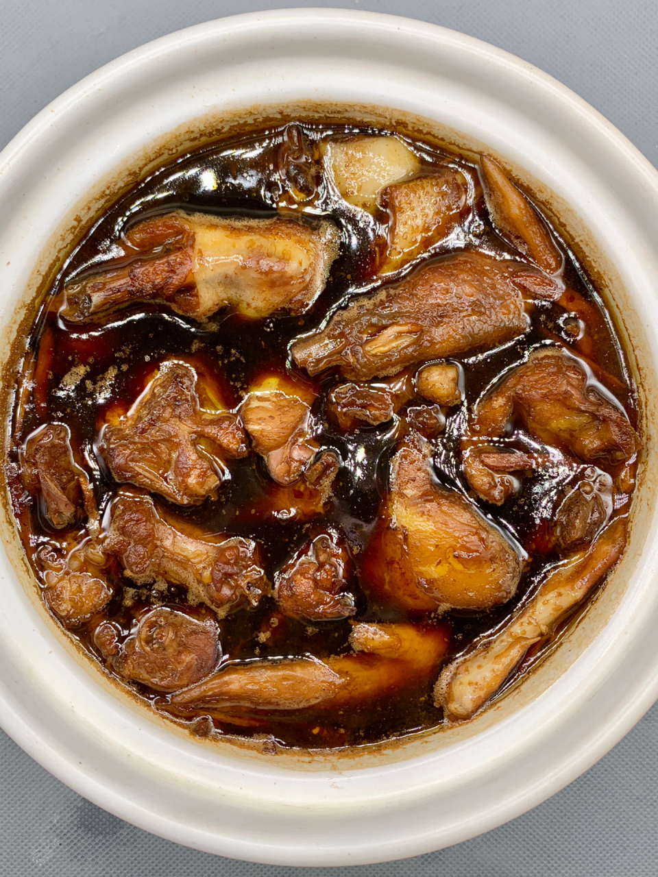 婆婆又给我煲客家鸡酒91坐月子手脚冰凉必喝 客家娘酒鸡是一道特色