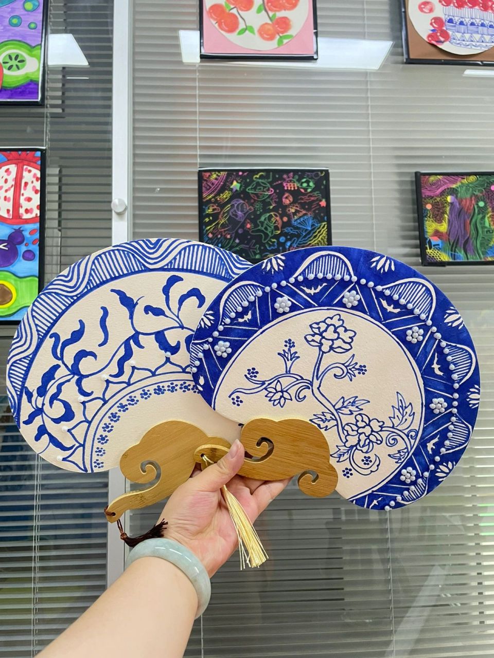 马克笔团扇～不会画国画就用马克笔整起～      各位宝贝收藏前花一秒