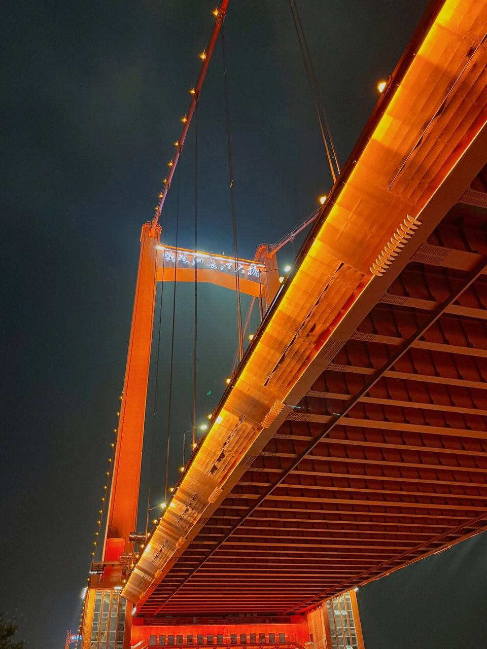 桥边夜景图片