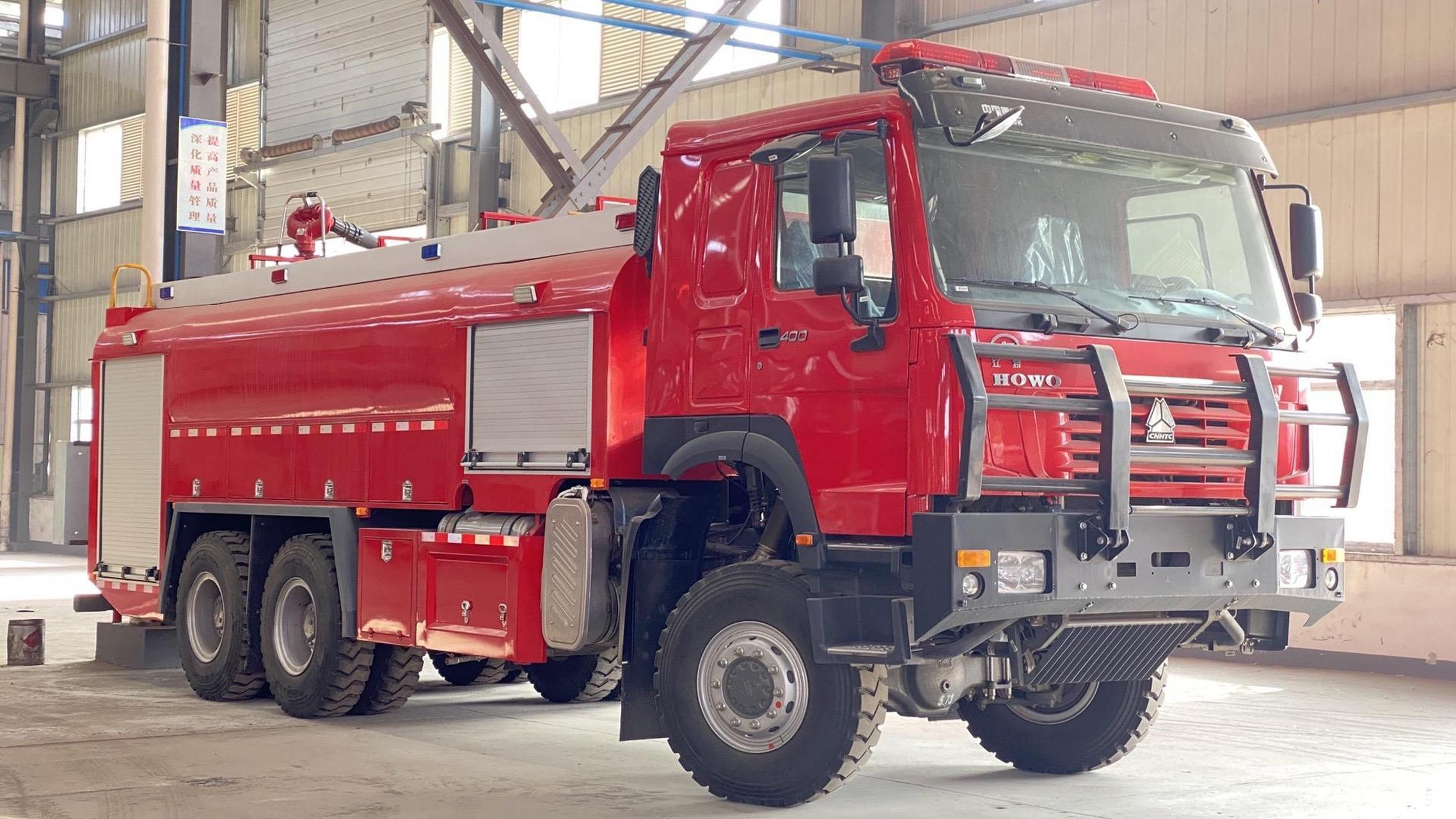 重汽豪沃六驱森林消防水罐车.