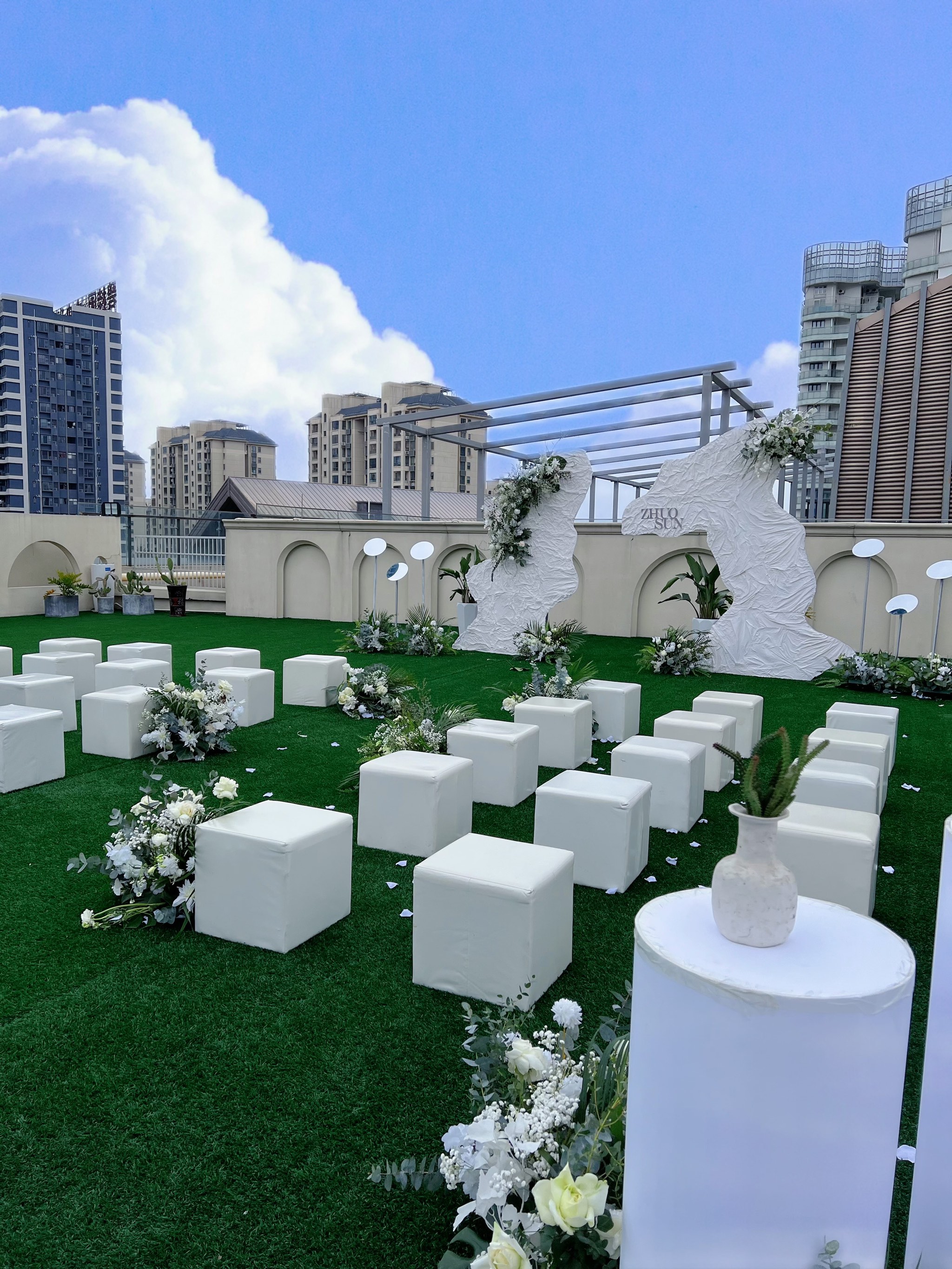 在海口参加了一场梦幻浪漫绝美天台户外草坪婚礼💒