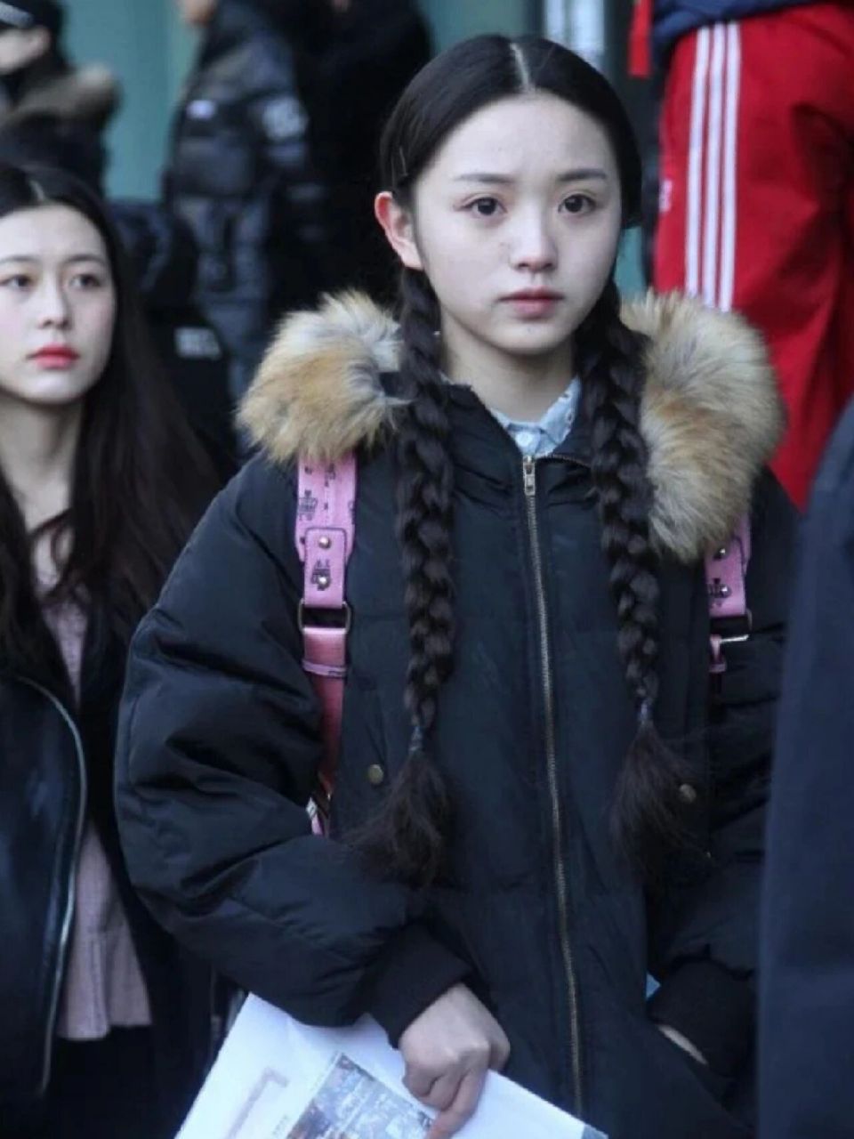 田曦薇艺考照片来看,她颜值确实没得黑 就是长相是很漂亮的 虽然我对