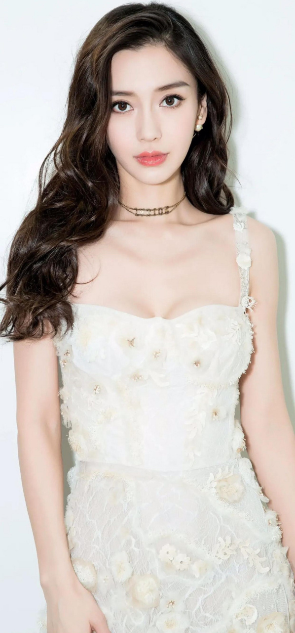angelababy杨颖白色蕾丝吊带裙穿搭壁纸图集