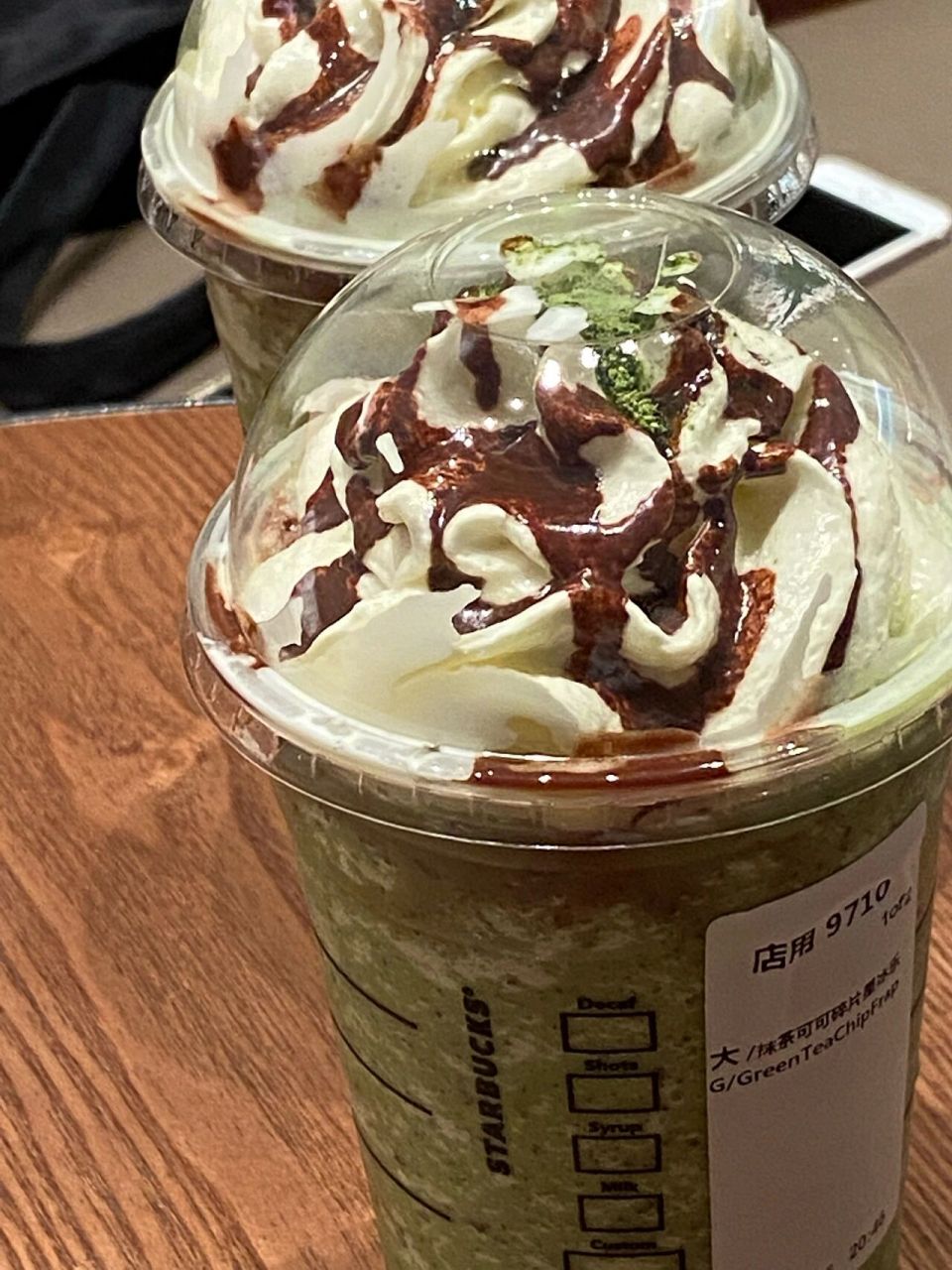 抹茶可可碎片星冰乐真的太好喝了 大家真的快去喝 抹茶味道超级浓!