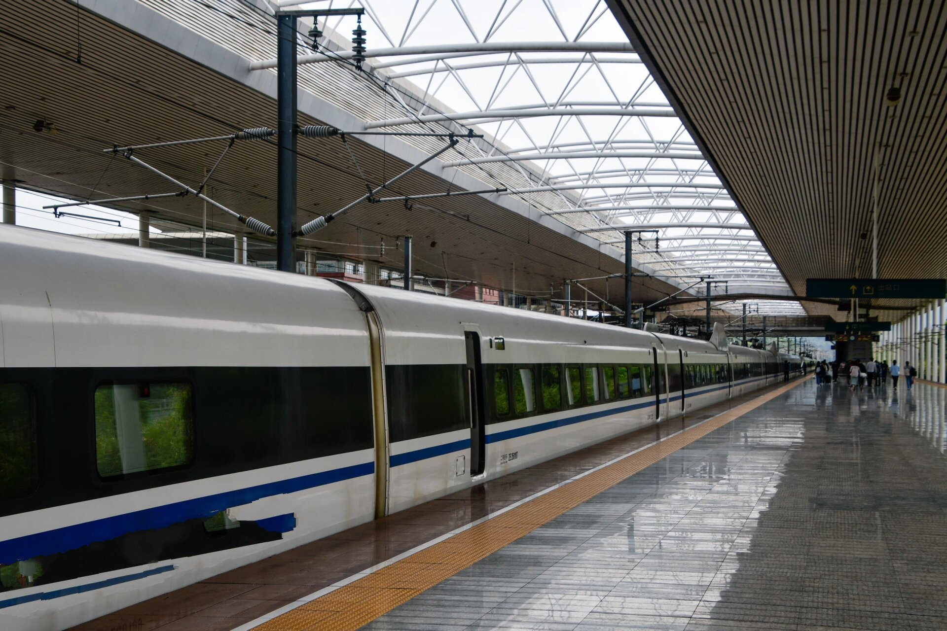 crh380a型高速动车组 和谐号crh380a型电力动车组,或称crh2-380型,是