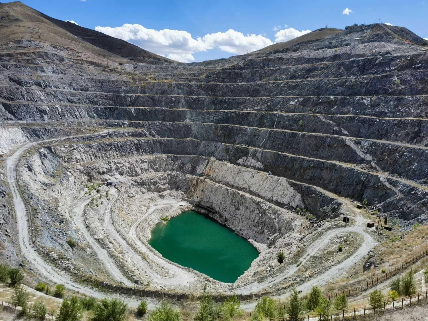 北疆游第三天,可可托海,三号矿坑 早上驱车1个多小时,来到距富蕴县城