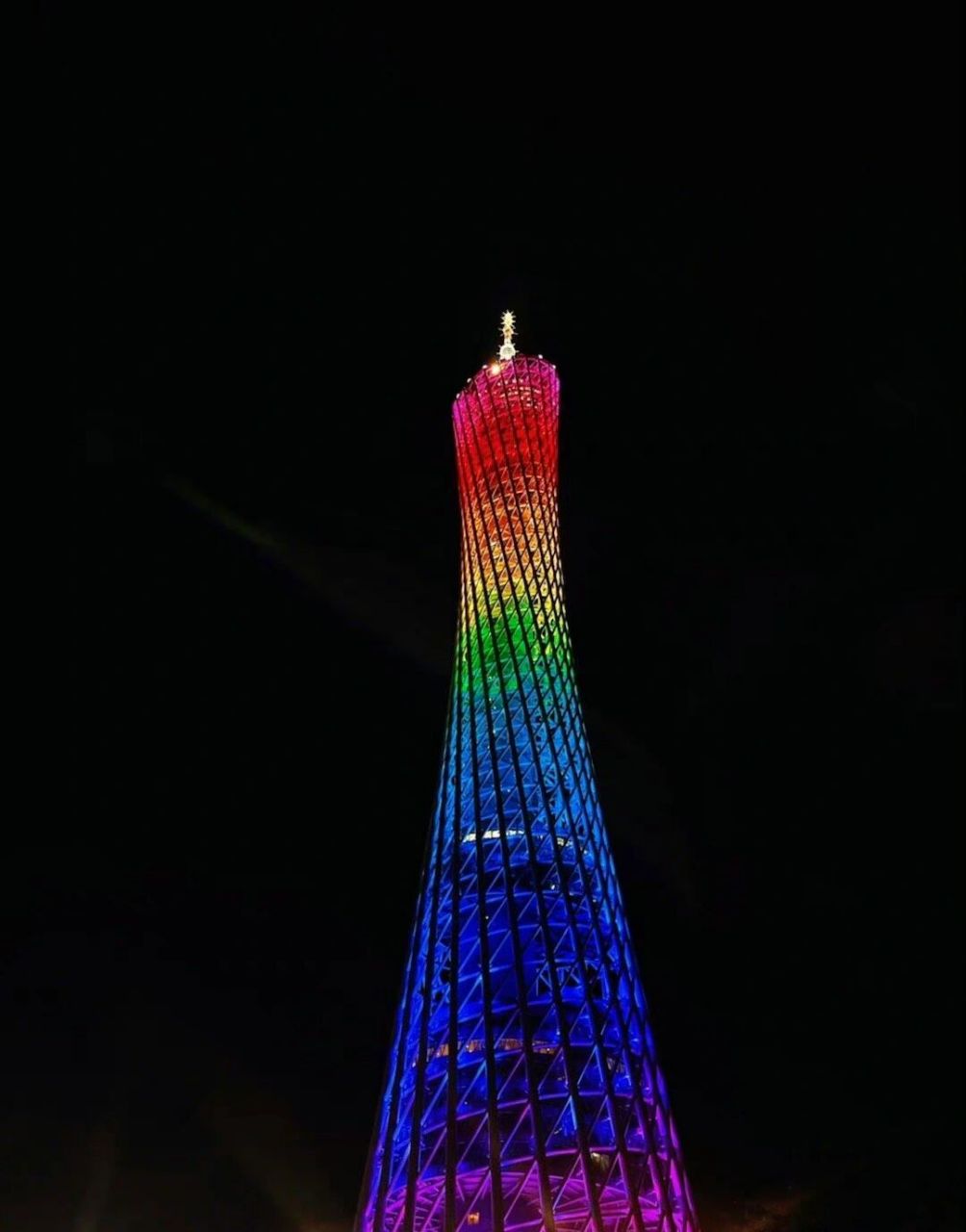 广州塔摩天轮99游玩攻略 广州塔摩天轮是世界最高摩天轮,460米高空