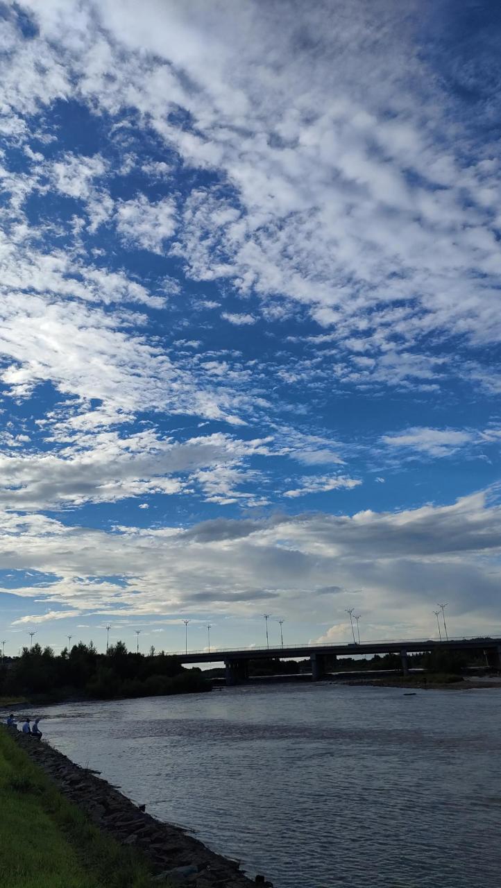 你手机中拍的好的风景图,可否也分享一下? 向云端,山那边,河里面.