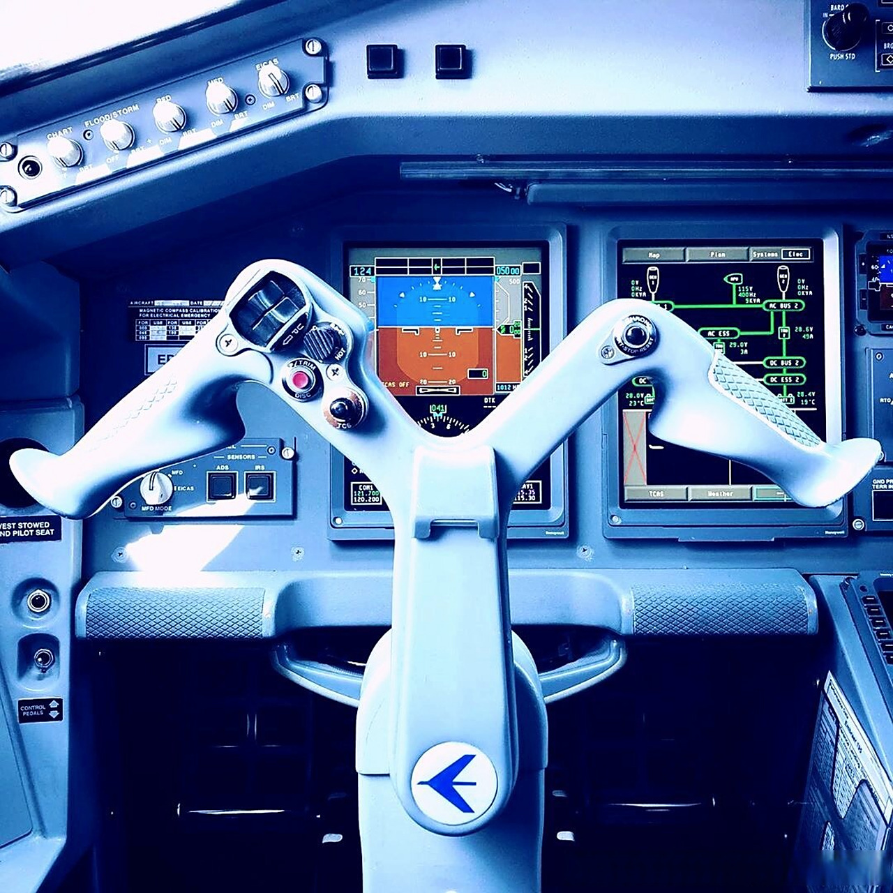 巴航e195客机的yoke操纵杆(轭式操纵杆)