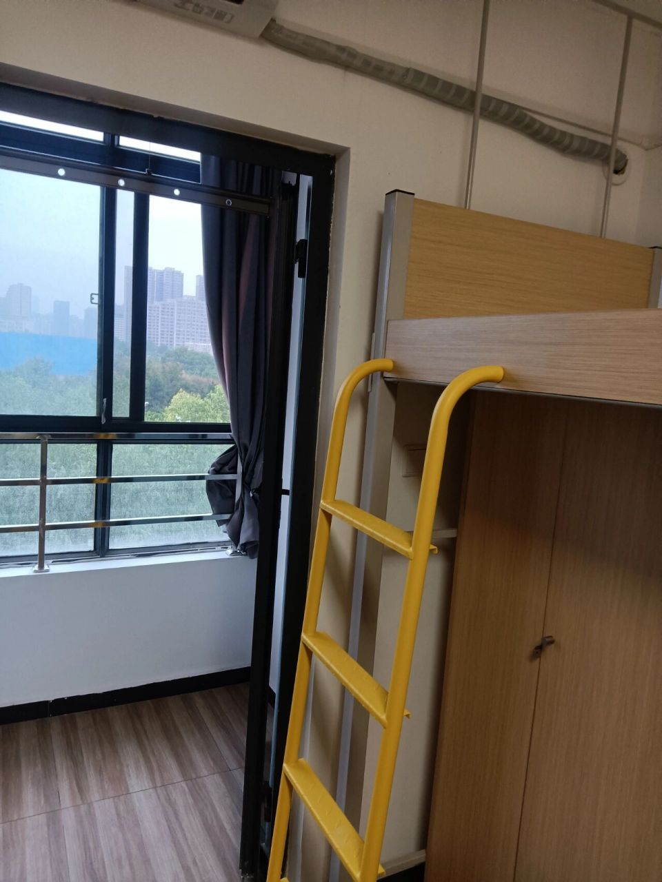 揭9215西安外国语大学研究生宿舍 由于疫情我今天才到校,宿舍真的