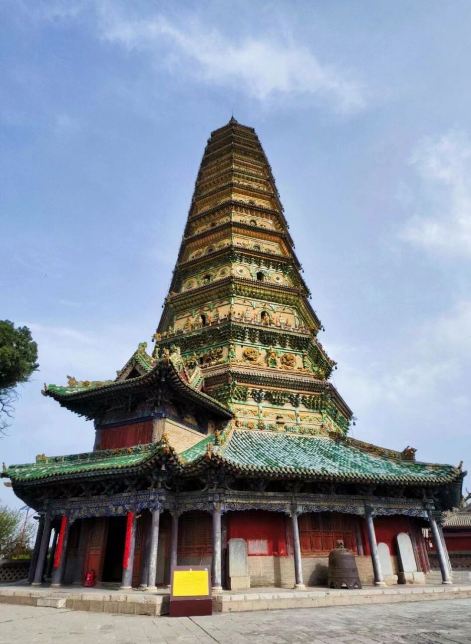 广胜寺--飞虹塔 飞虹塔,位于山西省洪洞县的广胜寺景区内,明代(1515年