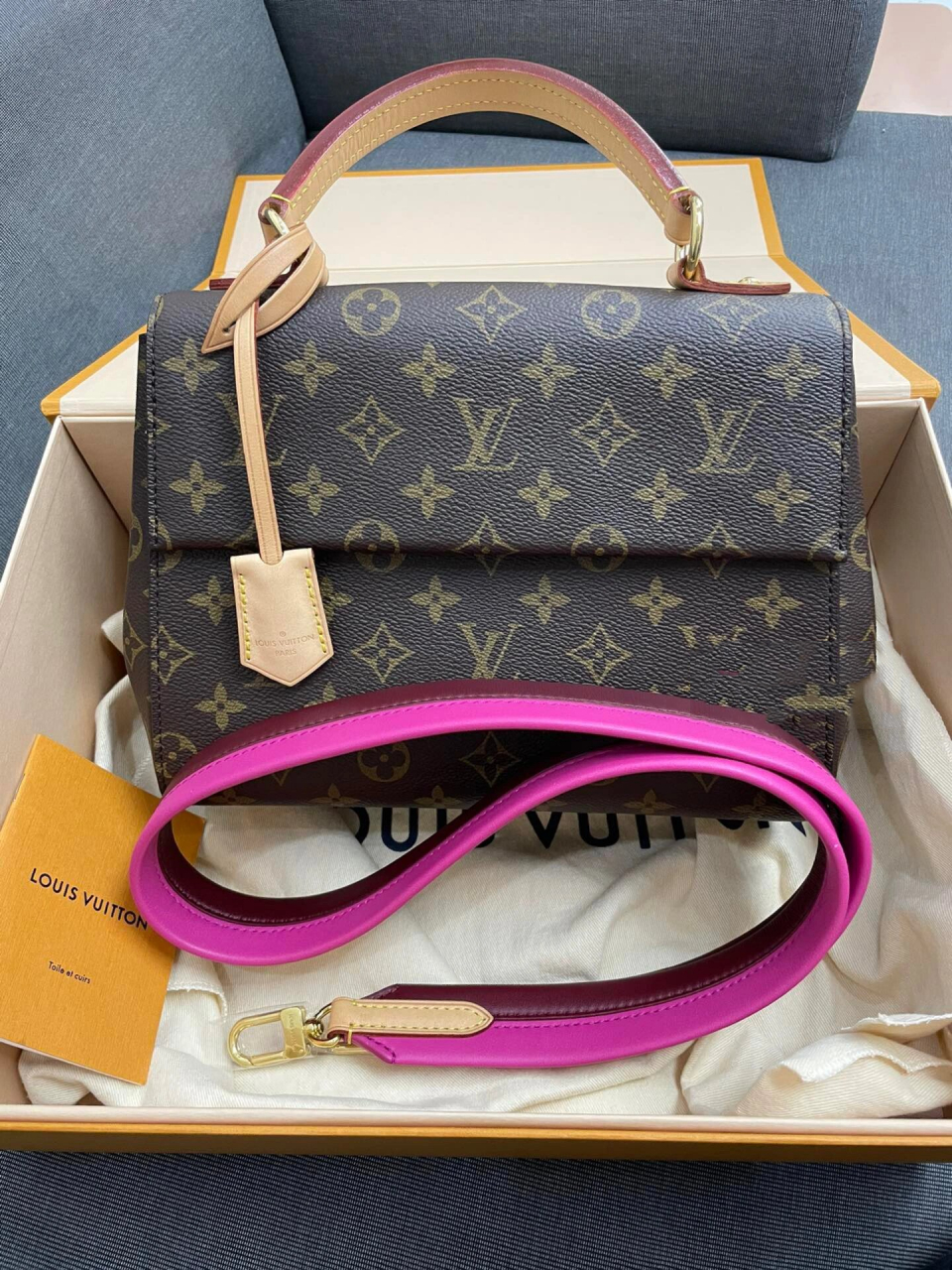 lv/路易威登 clunybb克鲁尼 lv/路易威登 clunybb克鲁尼 配有肩带