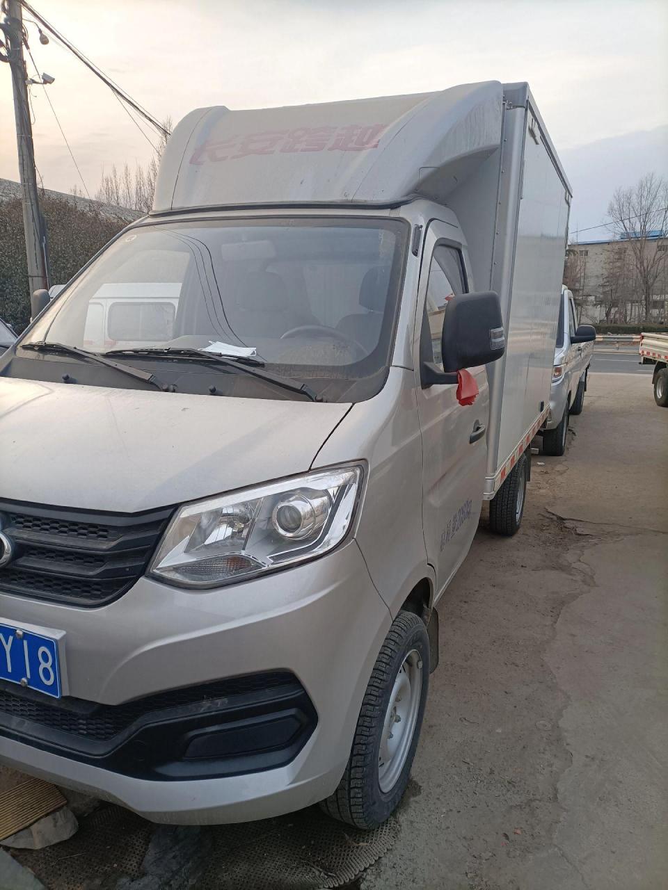 7米的厢货,新车一辆,就跑了1千多公里,手续齐全,精品车况