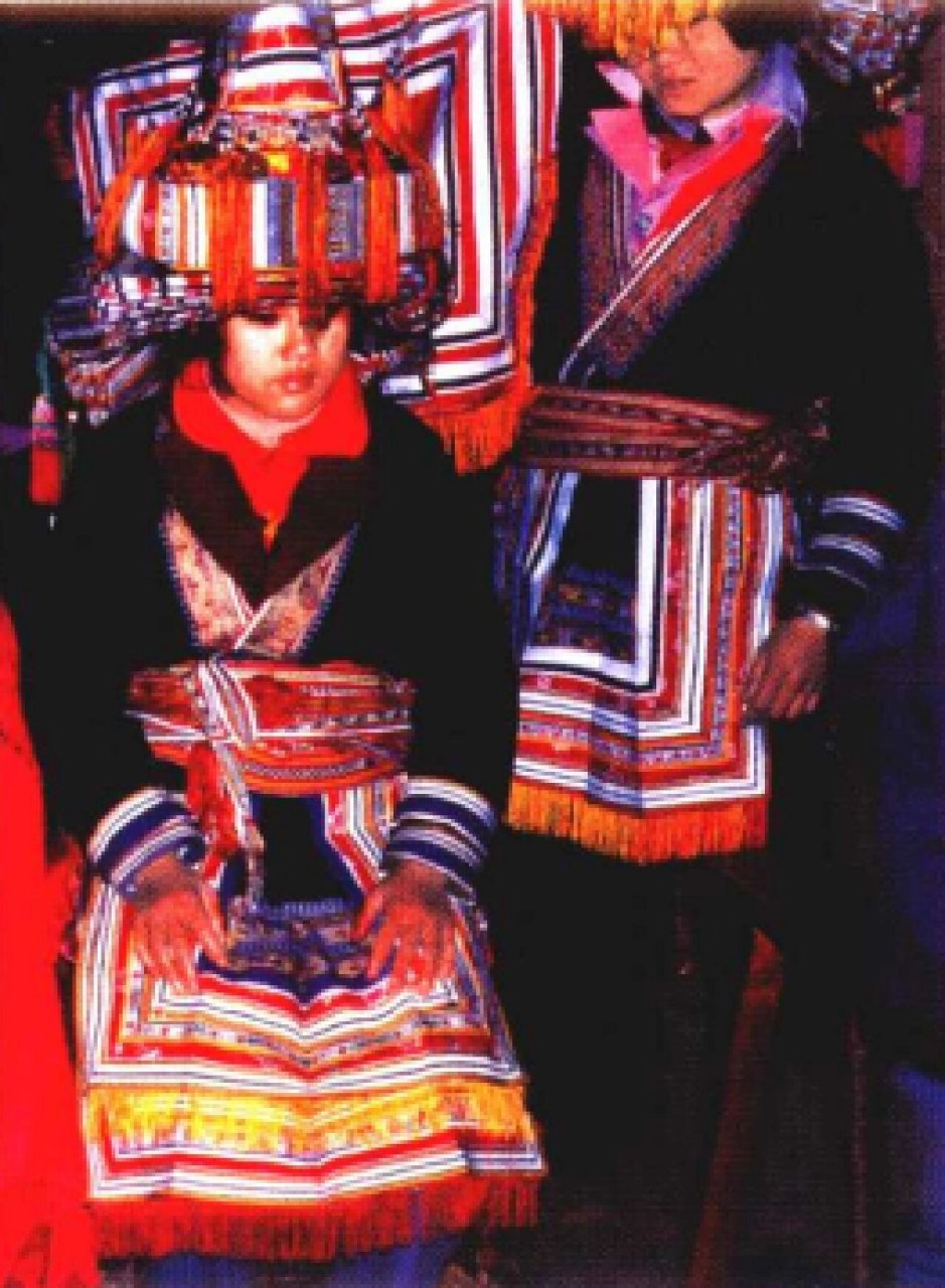 盘瑶| 以犬为祖先,为纪念它穿五彩服装 90盘瑶简介: 瑶族的祖先为盘