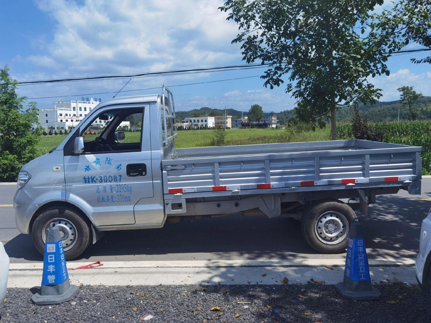 品牌:东风小康c31类型:单排座货车货箱3.