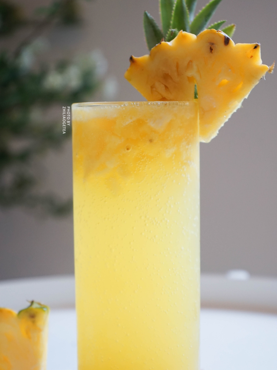 来～干了这杯快乐的95菠萝气泡水 听～气泡在杯中碰撞的声音～ 庆祝