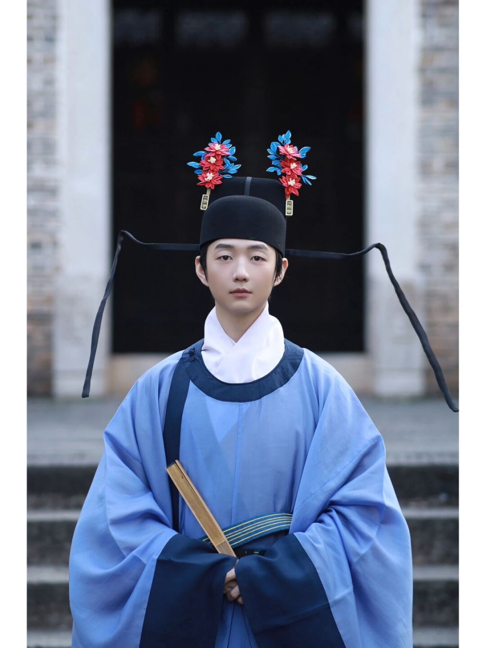 转眼又是毕业季  进士服必须搞一套 岂不闻光阴如骏马加鞭,日月如落花