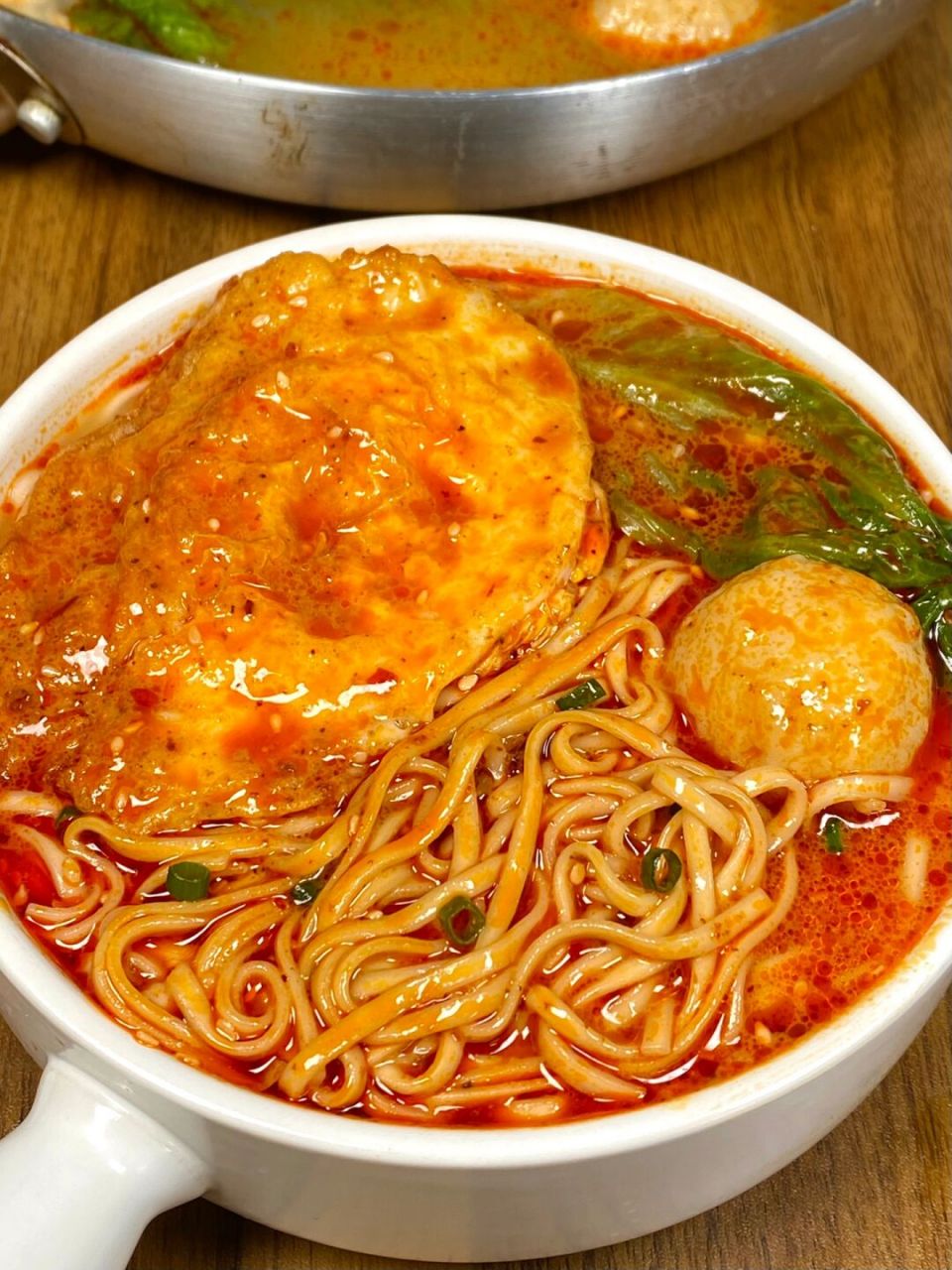 家人们,今天吃这个巨浓郁的麻酱面[庆祝] 酸酸辣辣的,麻酱很足,煎蛋吸