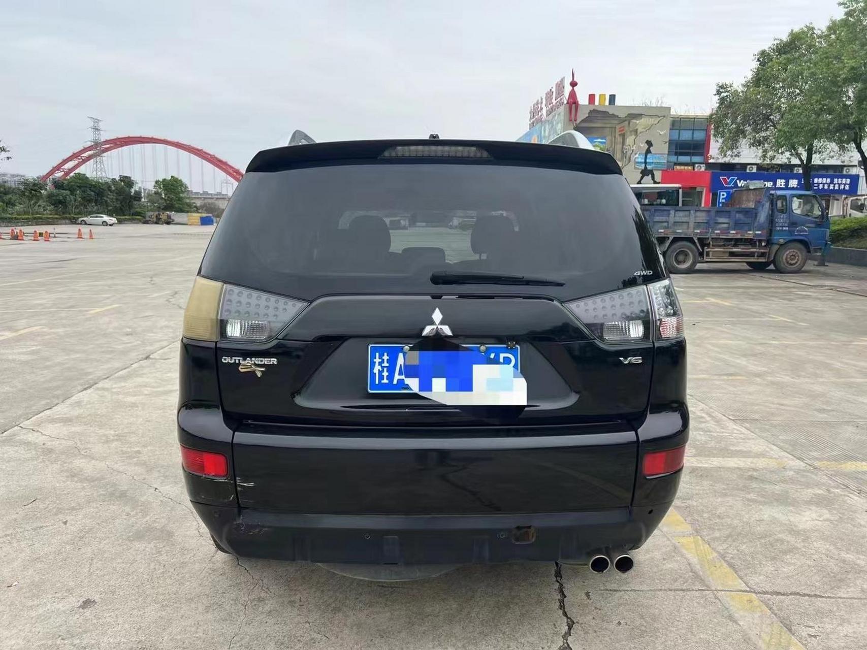 07年三菱欧蓝德.发动机非常靓.3.0v6带差速锁分时两驱四驱.