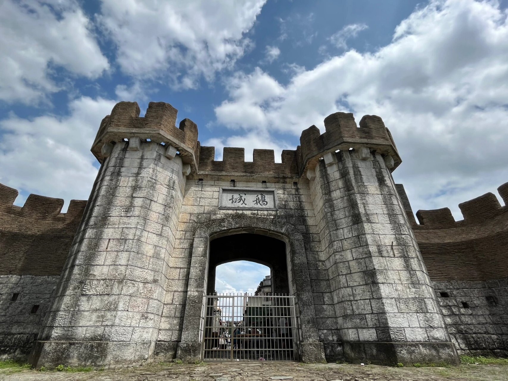 地址:江门市台山市水步镇岗宁影视城 免门票!免费停车哦!