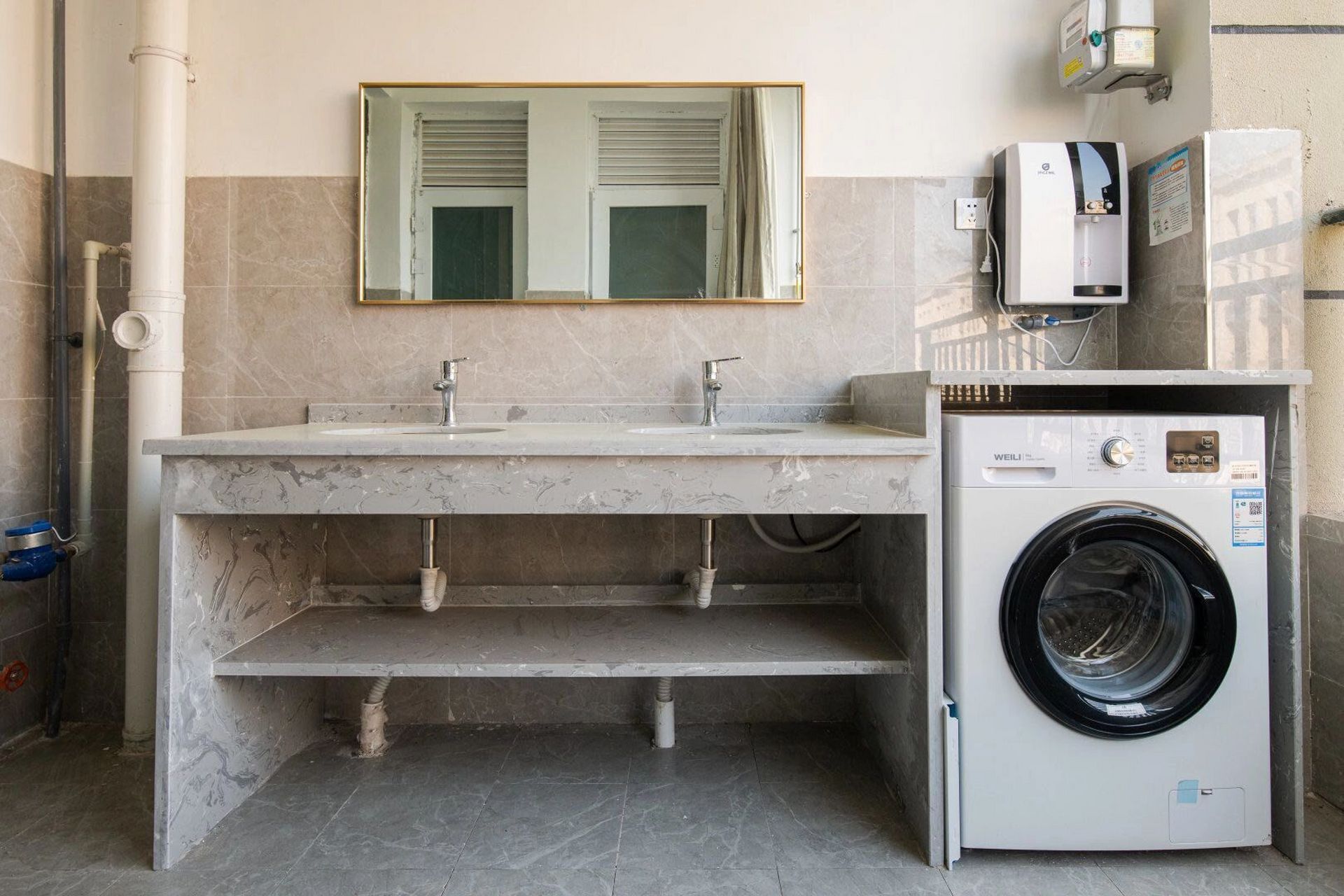 重庆外语外事学院宿舍篇  图一 綦江校区8-11栋4人间 图二 渝北校区4