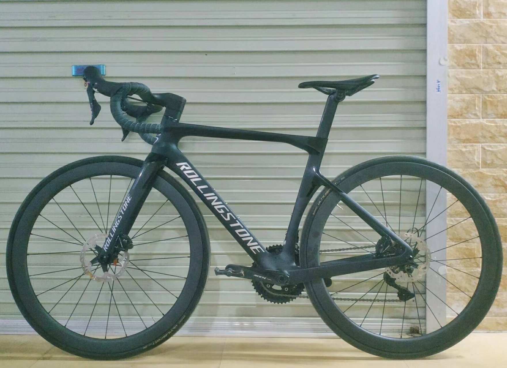 rollingstone滚石hider碳纤维碟刹公路车 定制清单: 车架:滚石hider碳