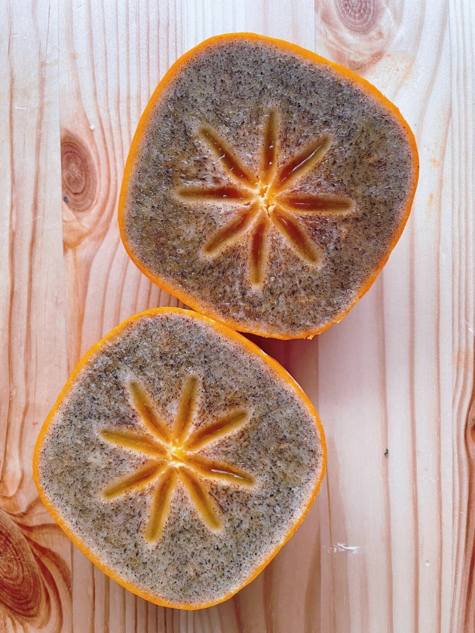 买了个黑心柿子0909 对传说中的黑心柿子下手了 588日元两个!