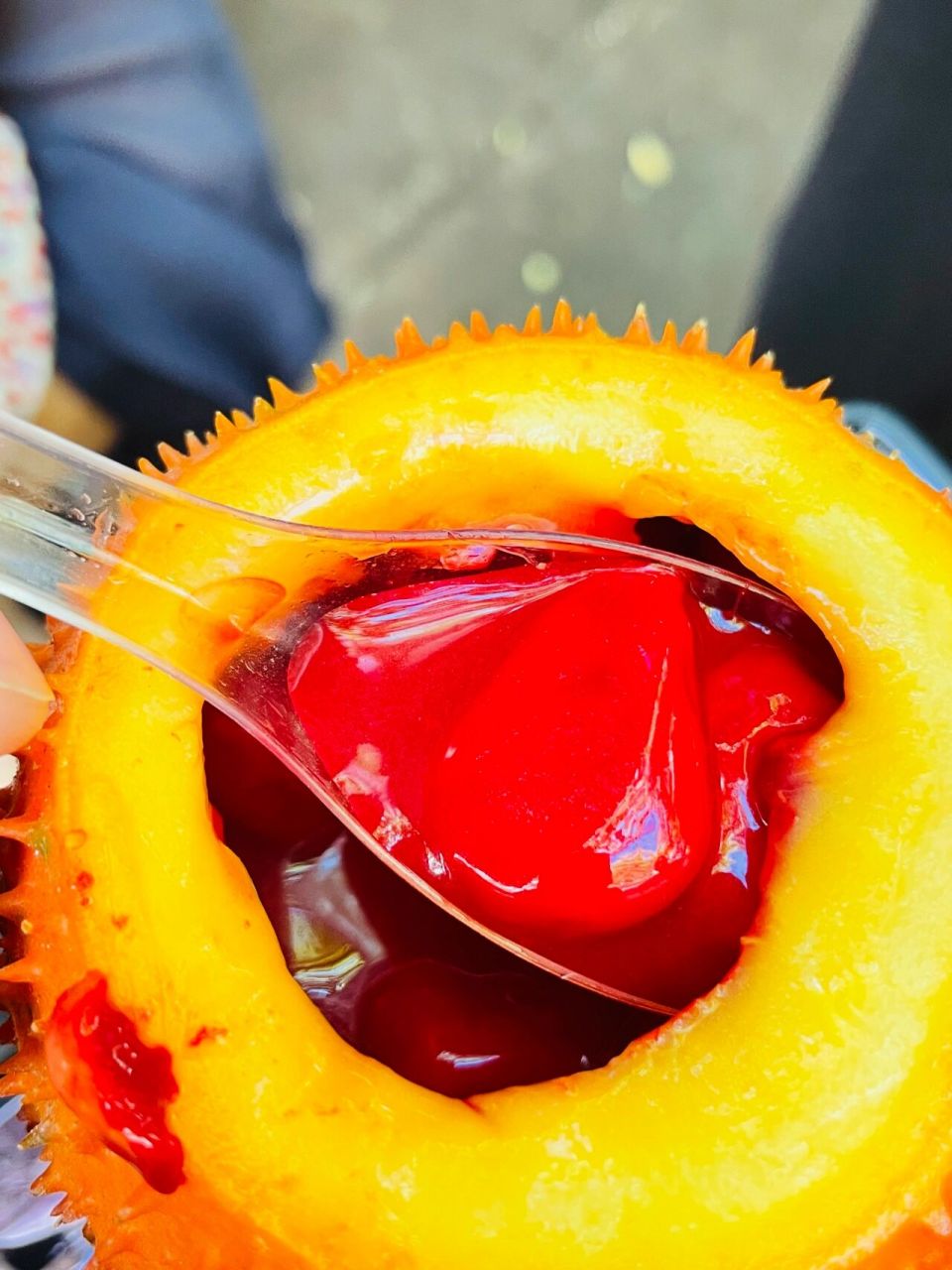 三亚太阳果 在亚龙湾附近路边买的 30块一个,替你们踩踩雷,不太好吃