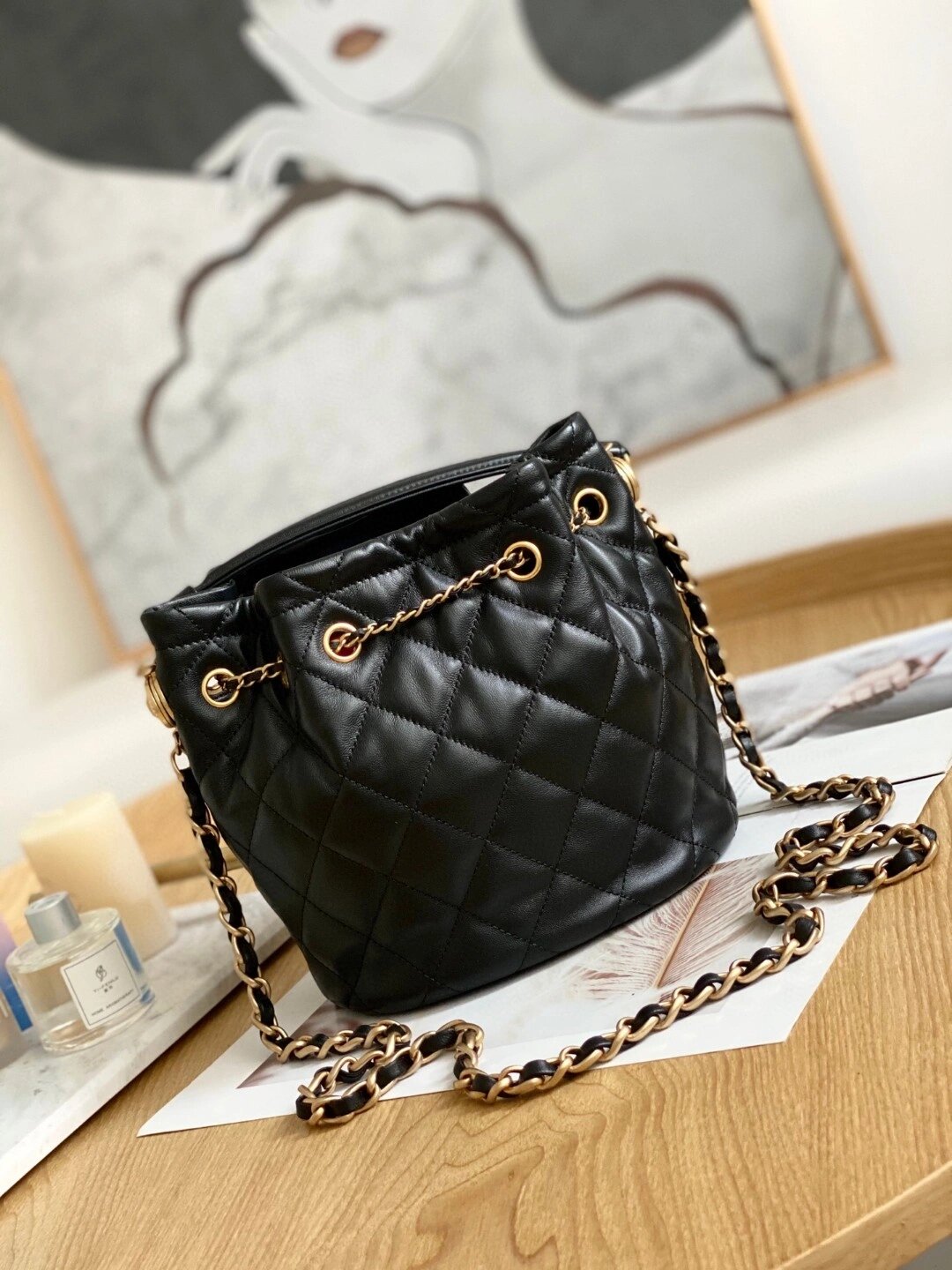 chanel香奈儿新款金币纽扣抽绳水桶包 chanel香奈儿新款金币纽扣抽绳