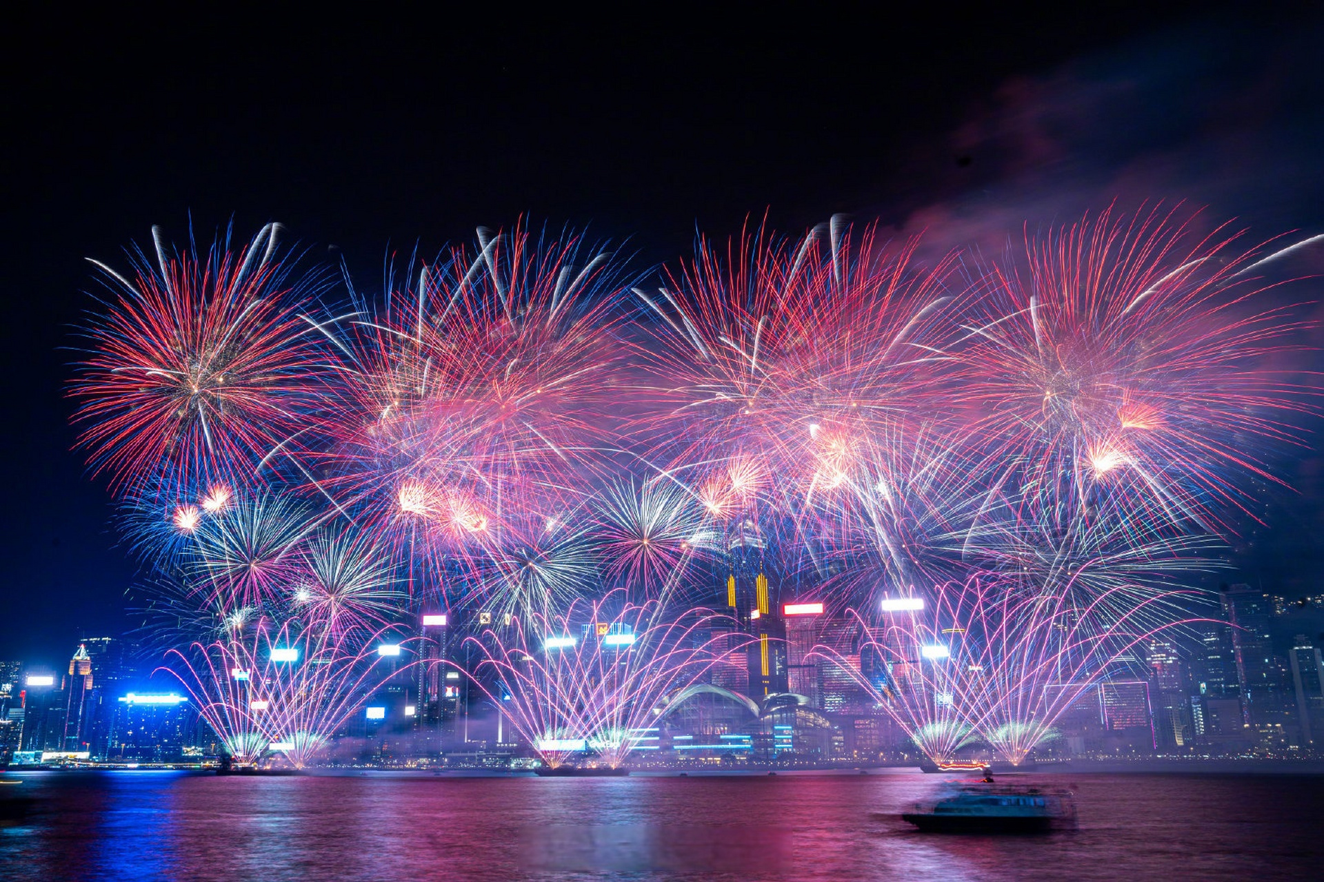 香港国庆烟花汇演回归