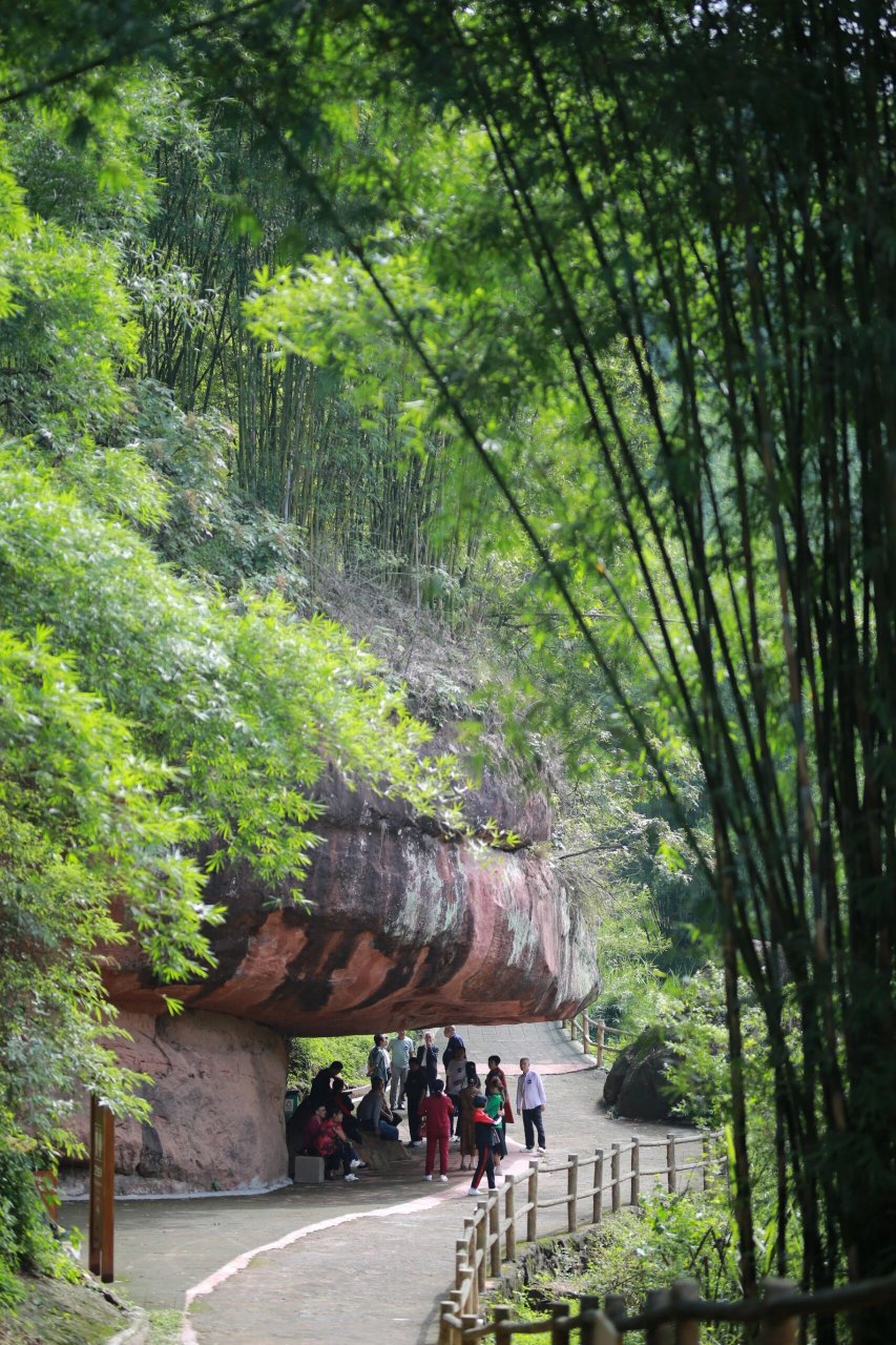 长宁七洞沟 因为主要目的不是拍景,所以只进去了不到一公里,沿途随便
