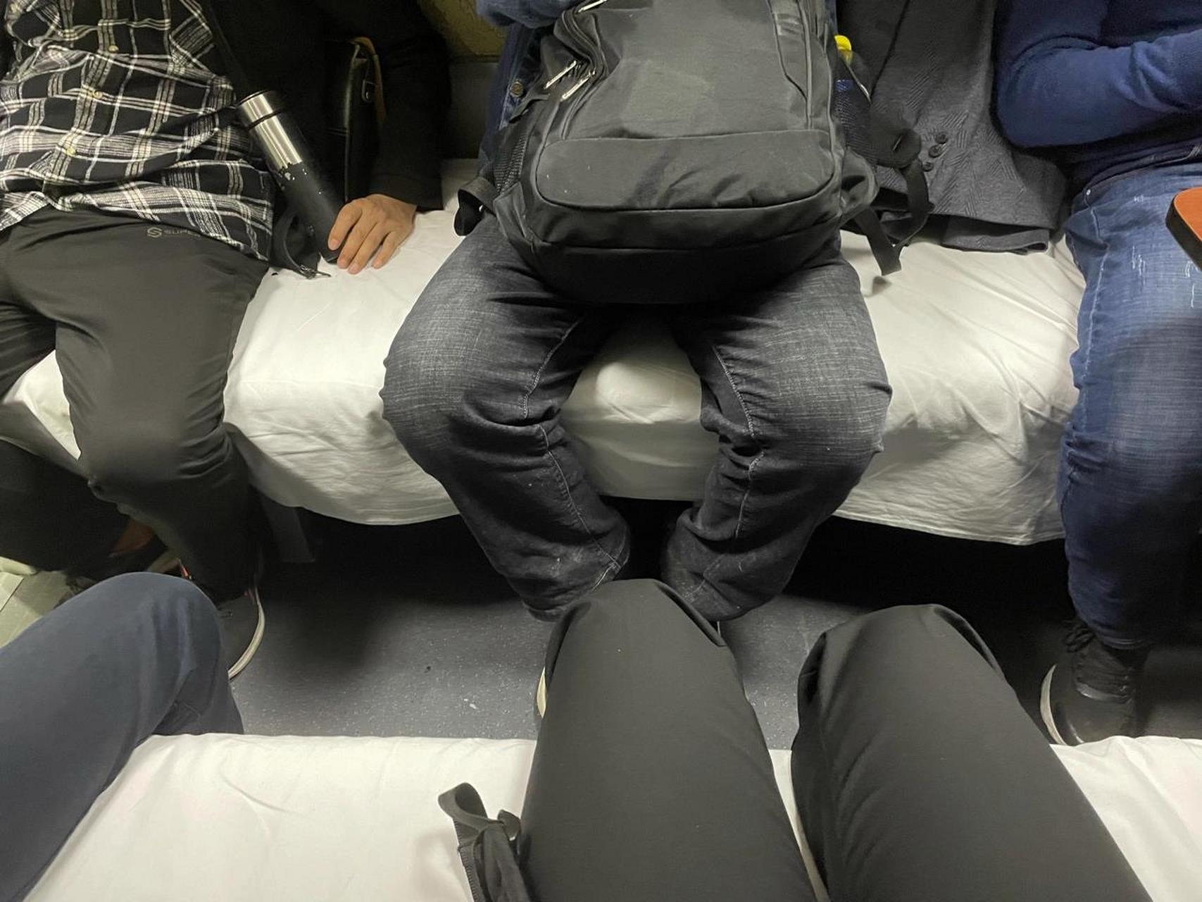 千万不要做d字头动车 卧代二等座 卧代二等座就是把卧铺改成二等座,六