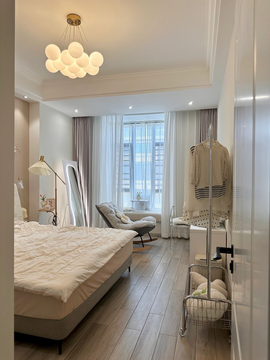 卧室装修双眼皮吊顶2025新款图卧室双眼吊顶卧室吊顶怎么装简单又漂亮