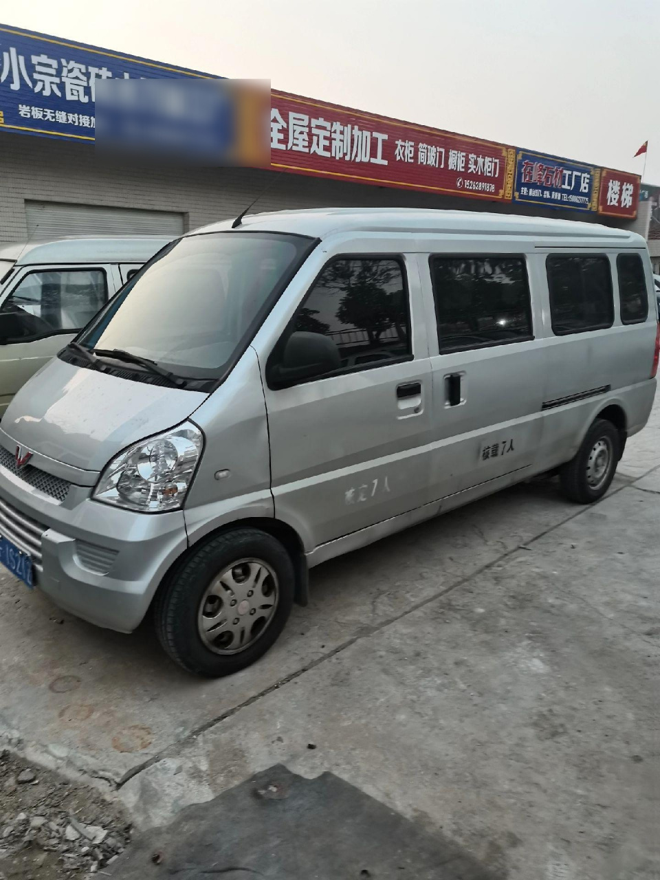 16年9月五菱荣光加长版面包车!