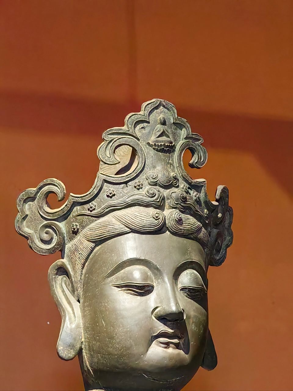 北京-故宫雕塑馆 1,金朝木雕大势至菩萨 2,3,辽代木雕观音菩萨 5,北朝