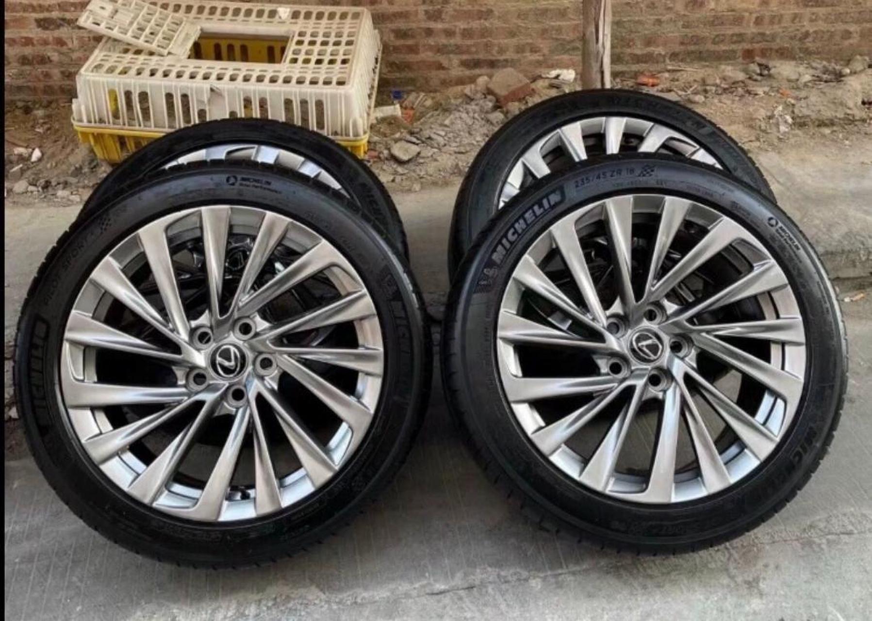 雷克萨斯es300轮毂 18寸行政版 原装车件 轮胎数据:235/45r18轮胎