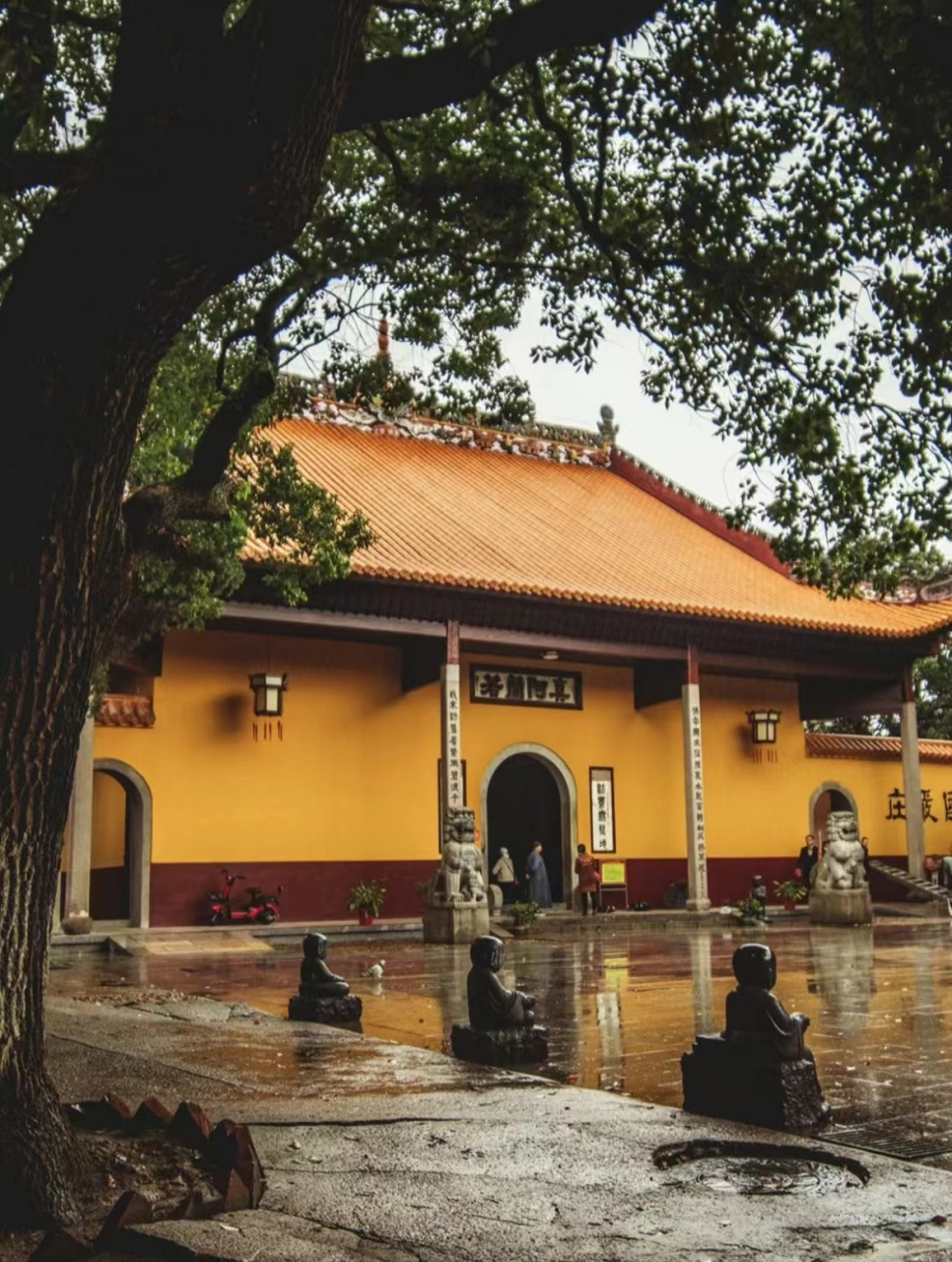 长沙十大著名寺庙 1,长沙开福寺>> 开福寺始建于五代时期,后历经宋,元