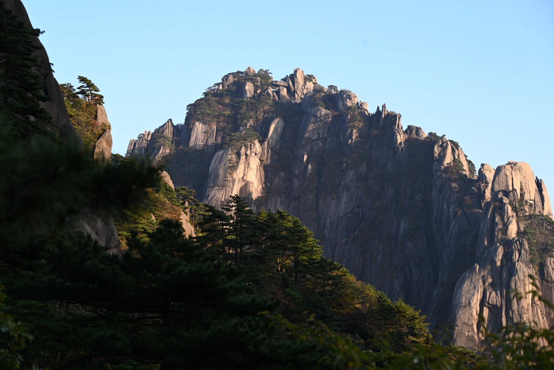 黄山天都峰|神仙居所 黄山诸峰中最爱天都峰,雄伟峻峭,拔地通天.