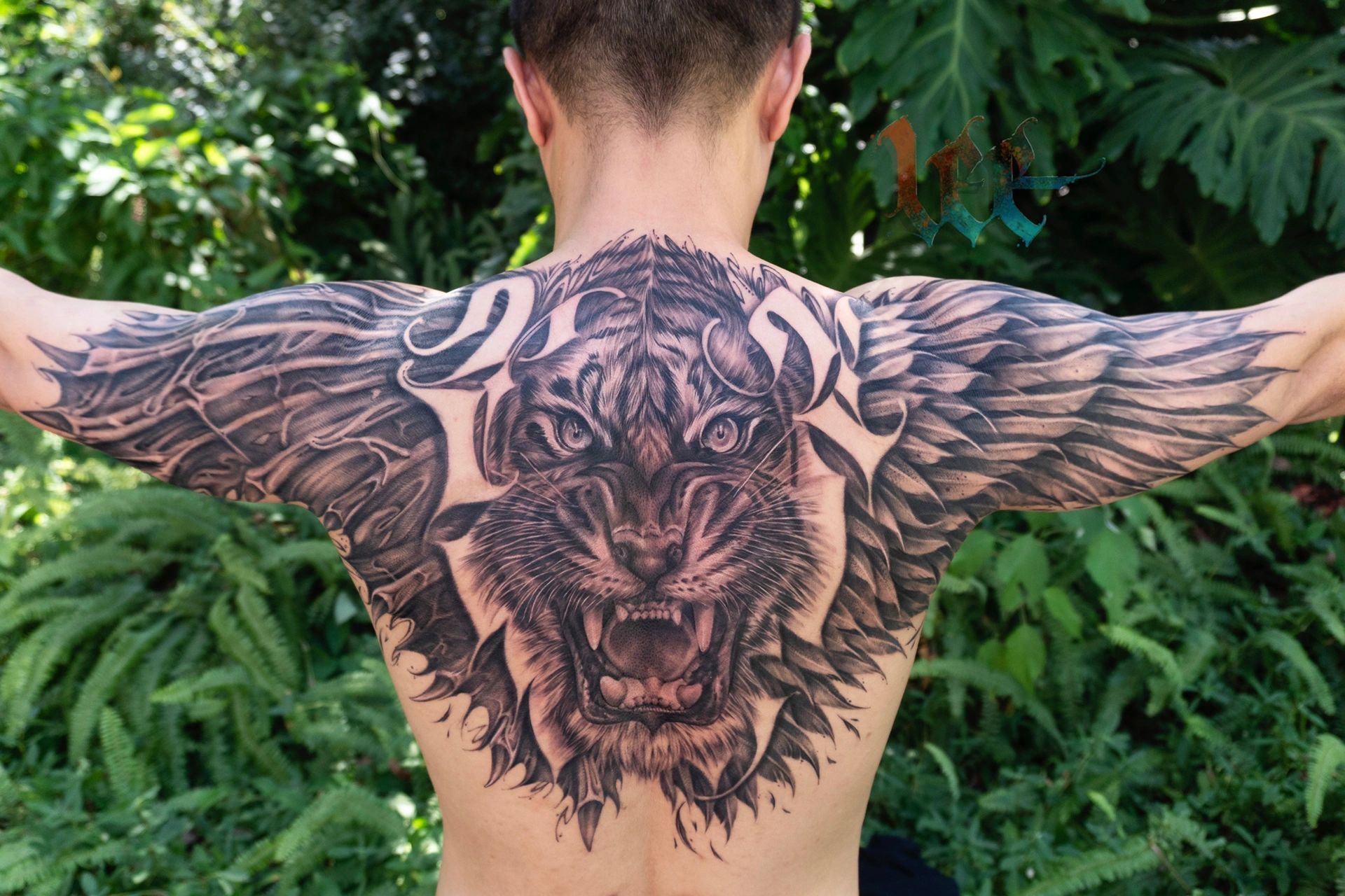 91这是第22个翅膀纹身作品 91作品分为左恶魔右天使!