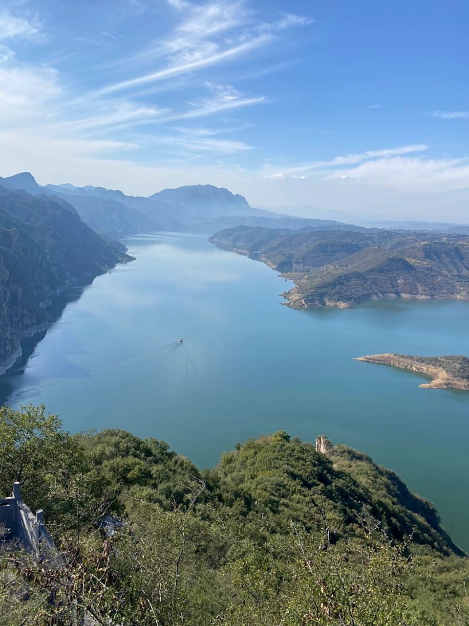 河南省济源市黄河三峡:景区由孤山峡,龙凤峡和八里峡等景点组成,山水