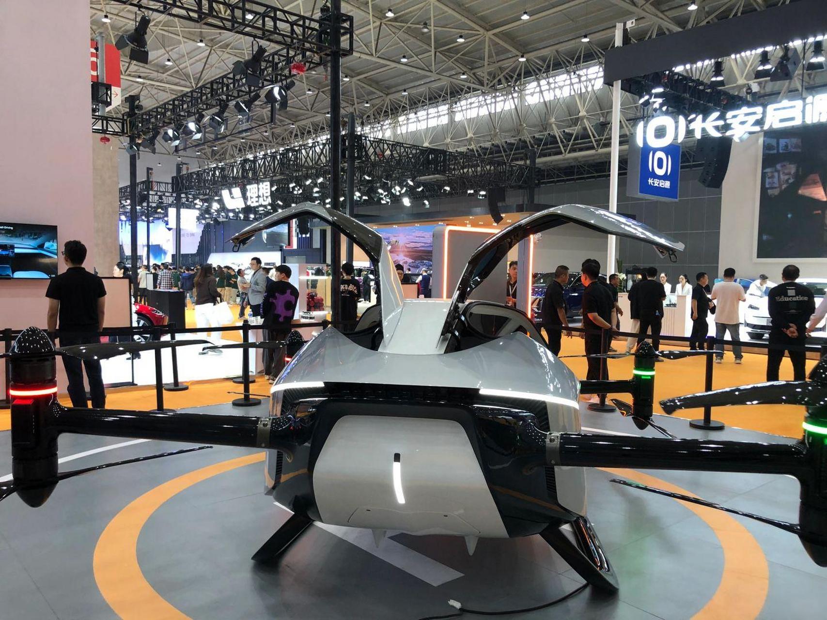 小鹏汇天陆地飞行器,还是很惊艳的,做低空出行的探索者,这是解决有钱