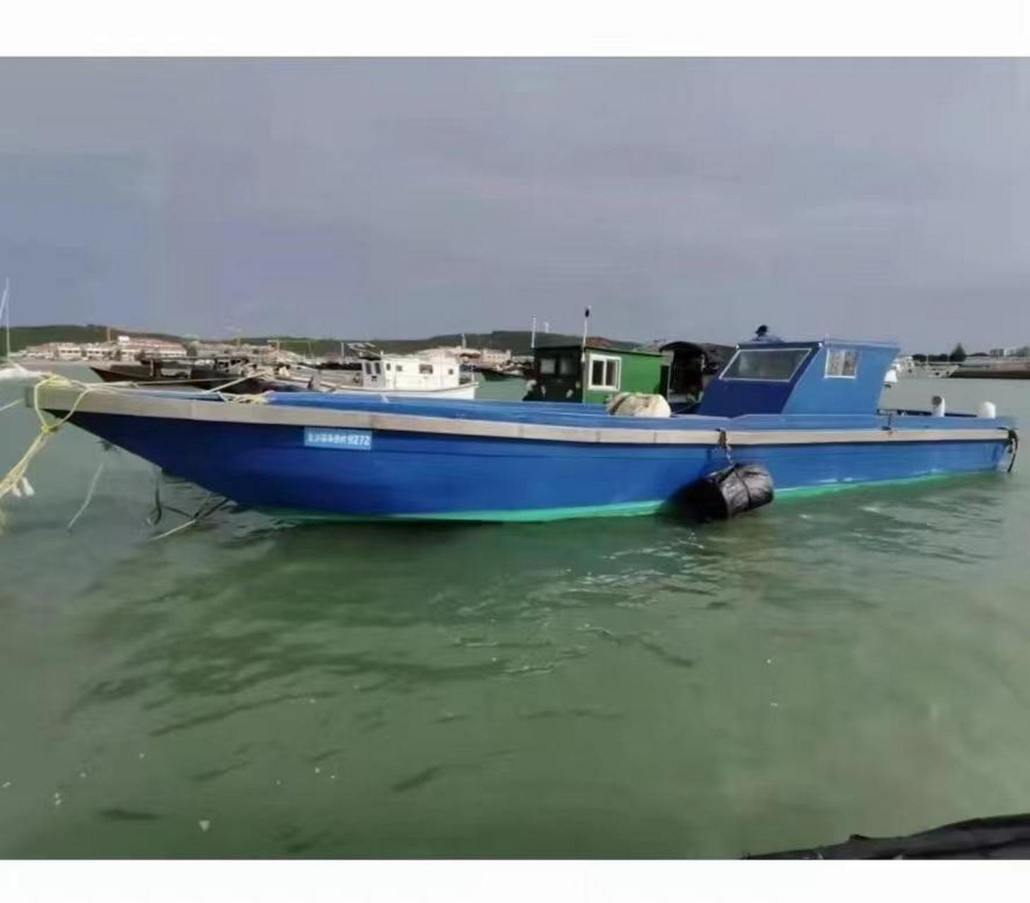 玻璃钢快艇,长13.8,宽2.9,双机柴油机玉柴350马力,2比1波箱.跑30节水.
