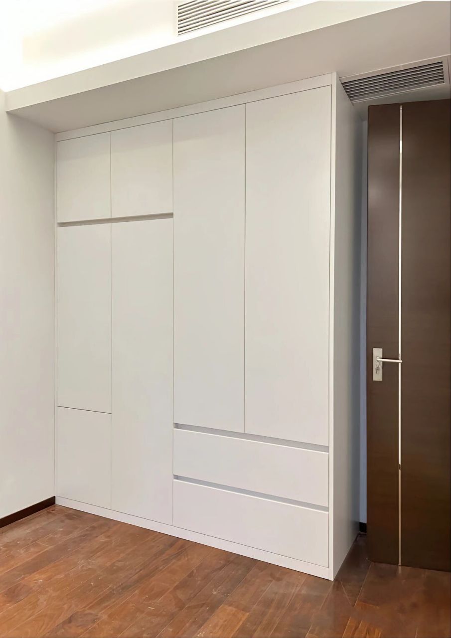 2023年最火的9款衣柜设计 简约大气的分段式免拉手衣柜,真的超级实用