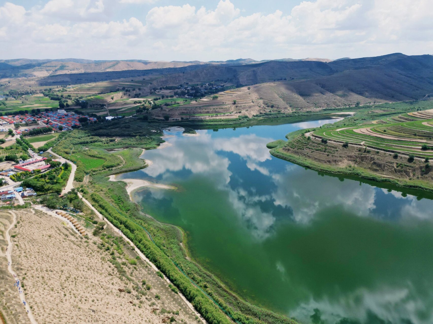 西吉震湖"宁夏出片好地方 "苍天一滴泪"文学创作基地位于震湖乡党岔村