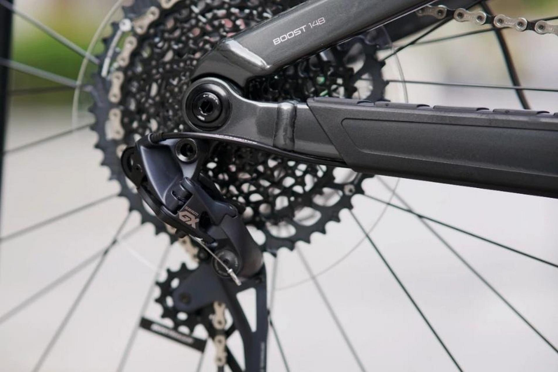 slash是一款耐力型山地自行车,为辽阔的全山地形打造.